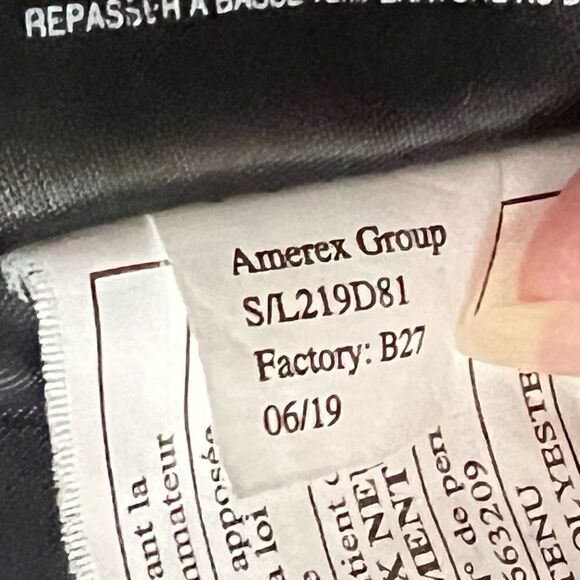 LondonFog Boys warm coat w/ hood Size 8 wrist buttons worn shown in pictures - Picture 10 of 12